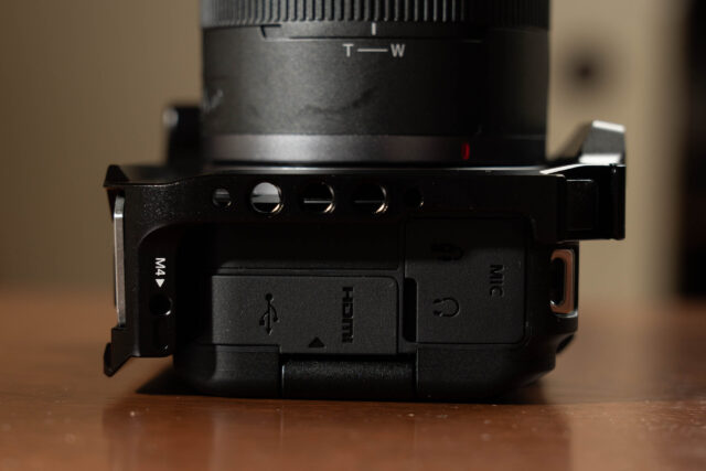 左右どちらにも1/4穴があります。