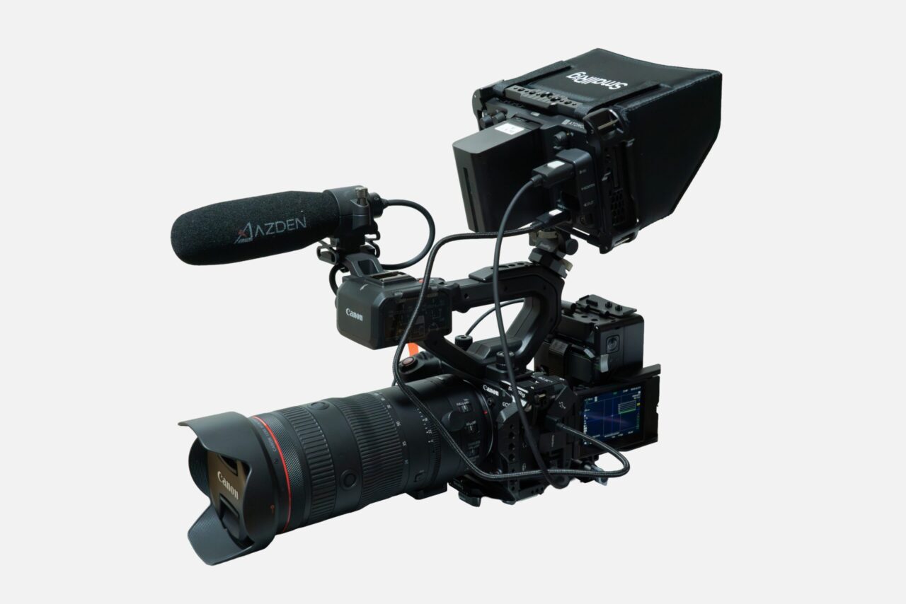 Canon EOS C50にカプラー経由でVマウントアダプターのVB99 SEから給電。ATOMOS Ninja TXはNP-F互換バッテリーを使用。