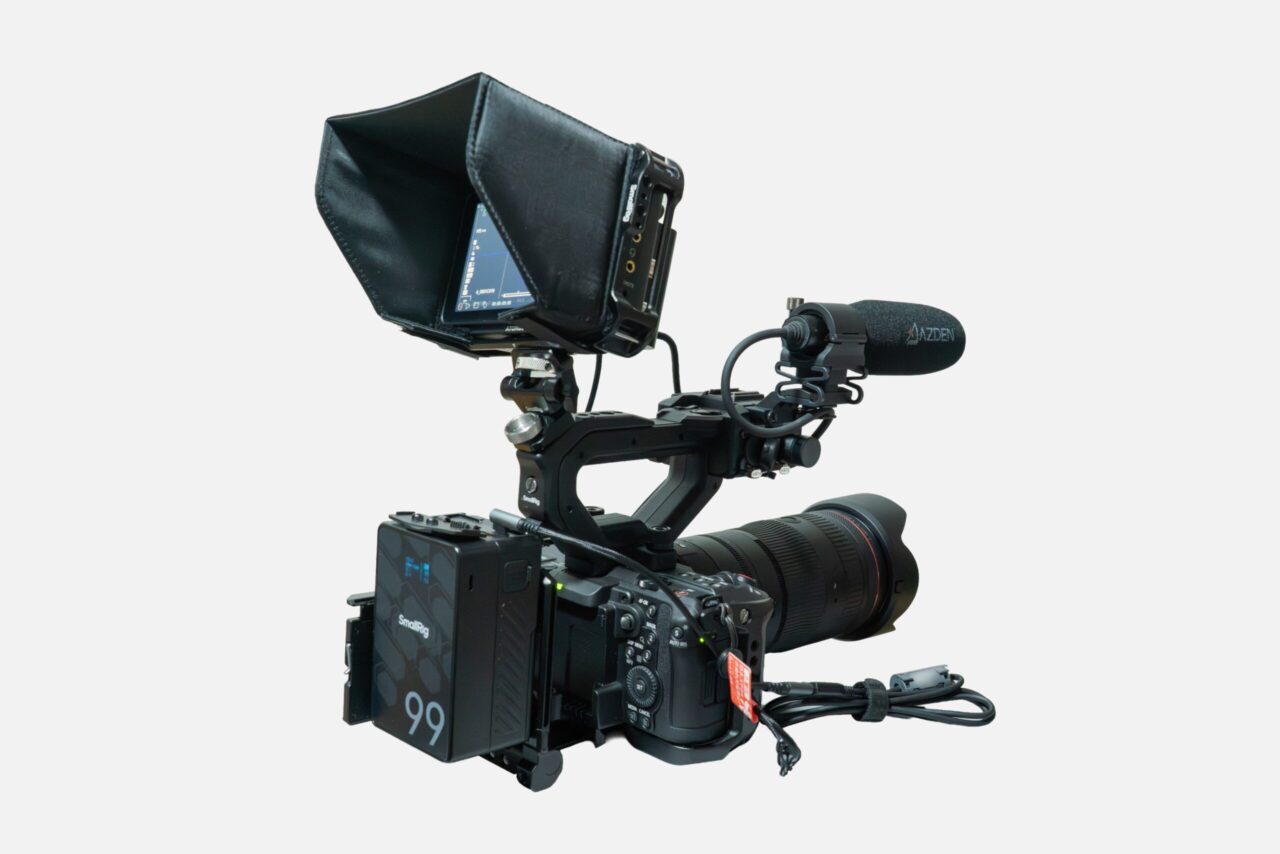 Canon EOS C50にカプラー経由でVマウントアダプターのVB99 SEから給電。ATOMOS Ninja TXはNP-F互換バッテリーを使用。